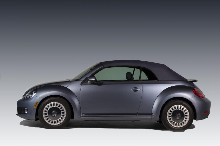  Volkswagen Beetle Convertible Denim 2016 года  (фото 27 из 41)